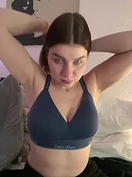 Snapshot of EllyNora chatting on February 3, 2026, 8:25 pm EllyNora online show from February 3, 2026, 8:25 pm