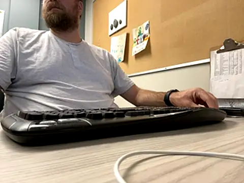 Bigbi6foot5 online show from November 6, 2025, 12:31 pm