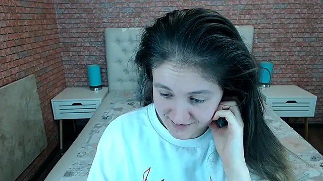 Snapshot of Holliy_Cooper chatting on November 15, 2025, 8:18 am Holliy Cooper online show from November 15, 2025, 8:18 am