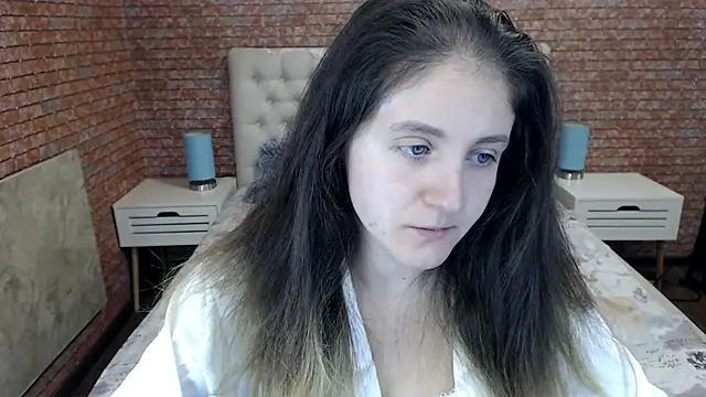 Snapshot of Holliy_Cooper chatting on October 7, 2025, 8:04 am Holliy Cooper online show from October 7, 2025, 8:04 am