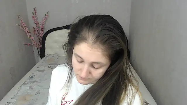 Snapshot of Holliy_Cooper chatting on December 14, 2025, 9:48 am Holliy Cooper online show from December 14, 2025, 9:48 am