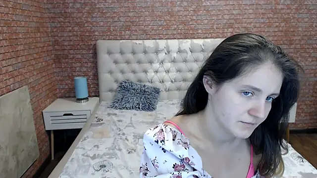 Snapshot of Holliy_Cooper chatting on September 9, 2025, 8:13 am Holliy Cooper online show from September 9, 2025, 8:13 am