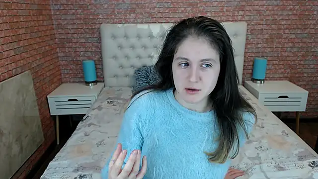 Snapshot of Holliy_Cooper chatting on October 23, 2025, 8:13 am Holliy Cooper online show from October 23, 2025, 8:13 am