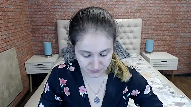 Snapshot of Holliy_Cooper chatting on September 10, 2025, 7:40 am Holliy Cooper online show from September 10, 2025, 7:40 am