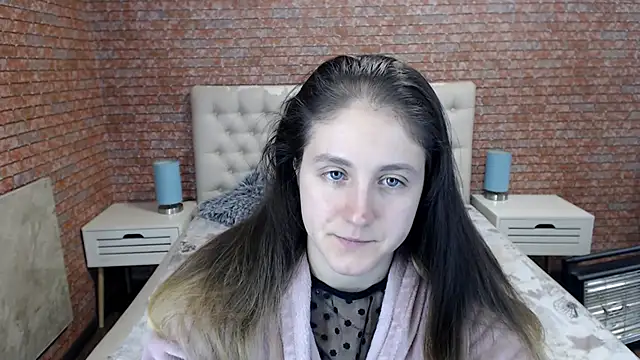 Snapshot of Holliy_Cooper chatting on October 2, 2025, 8:18 am Holliy Cooper online show from October 2, 2025, 8:18 am