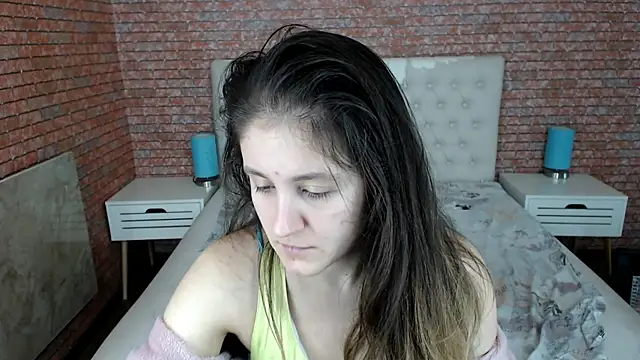 Snapshot of Holliy_Cooper chatting on November 26, 2025, 8:25 am Holliy Cooper online show from November 26, 2025, 8:25 am