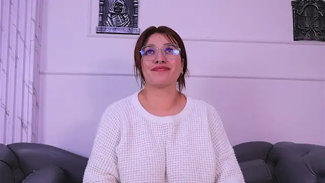 Snapshot of alix_bay chatting on October 28, 2025, 8:24 am alix bay online show from October 28, 2025, 8:24 am