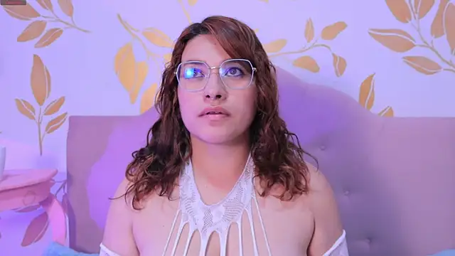 Snapshot of alix_bay chatting on September 29, 2025, 4:08 am alix bay online show from September 29, 2025, 4:08 am