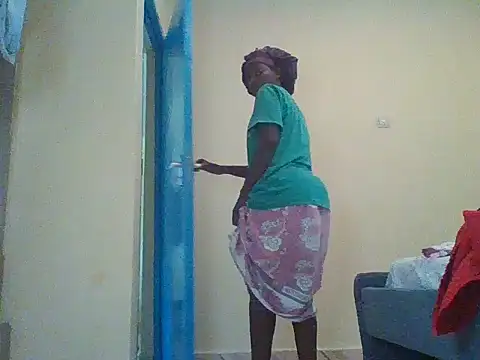 Snapshot of prettychic5 chatting on October 11, 2025, 12:28 pm prettychic5 online show from October 11, 2025, 12:28 pm