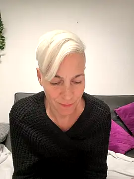 Snapshot of DarleenHot chatting on October 24, 2025, 6:40 pm DarleenHot online show from October 24, 2025, 6:40 pm