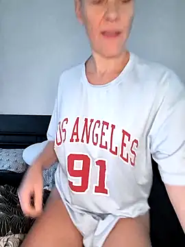 Snapshot of DarleenHot chatting on October 27, 2025, 6:47 am DarleenHot online show from October 27, 2025, 6:47 am