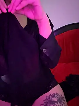 Zeina2024 online show from April 7, 2026, 9:05 pm