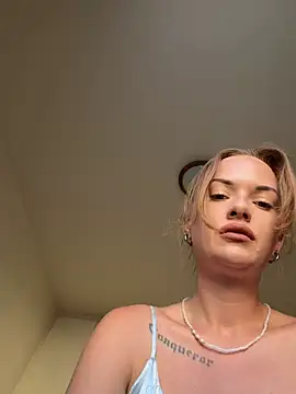 Snapshot of ElenaRebelle chatting on June 21, 2026, 4:18 am ElenaRebelle online show from June 21, 2026, 4:18 am