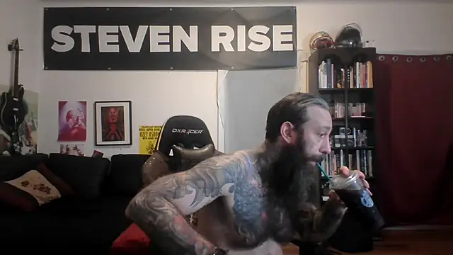 Snapshot of StevenRiseNYC chatting on June 21, 2026, 10:54 am StevenRiseNYC online show from June 21, 2026, 10:54 am