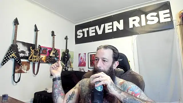 Snapshot of StevenRiseNYC chatting on June 17, 2026, 10:25 am StevenRiseNYC online show from June 17, 2026, 10:25 am