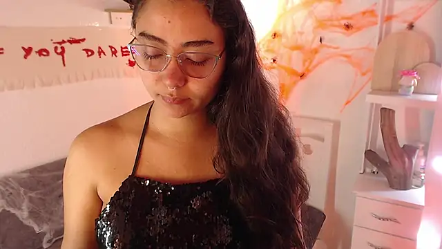  Kim  M online show from November 1, 2025, 12:32 pm