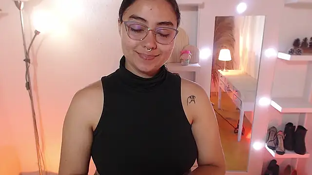  Kim  M online show from November 10, 2025, 1:05 pm