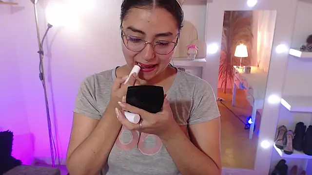  Kim  M online show from November 24, 2025, 12:38 pm