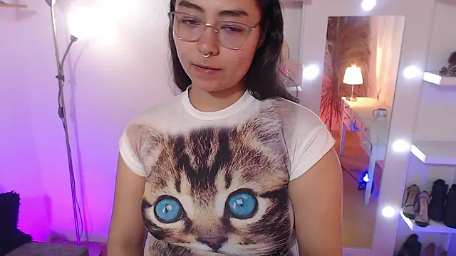  Kim  M online show from November 23, 2025, 6:51 pm