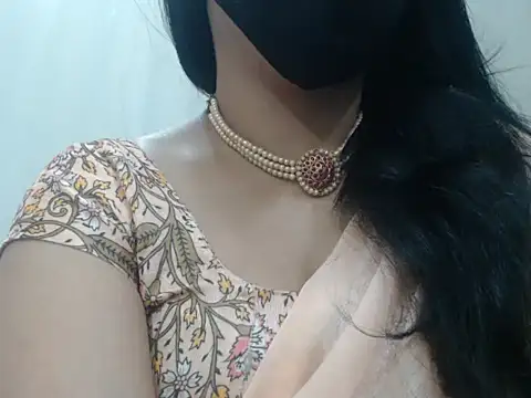 Lovely Siri 23 online show from July 28, 2026, 7:04 pm