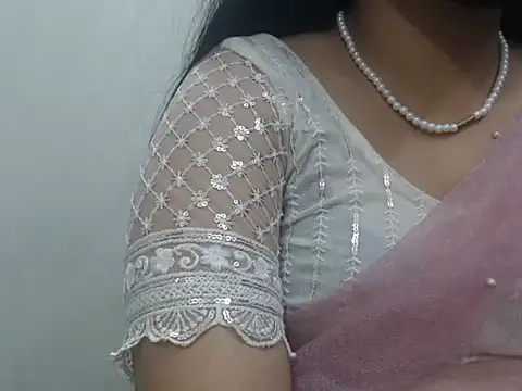 Lovely Siri 23 online show from July 24, 2026, 7:32 pm