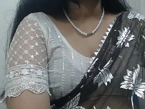 Lovely Siri 23 online show from June 18, 2026, 8:47 pm