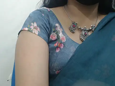 Lovely Siri 23 online show from June 16, 2026, 4:40 pm