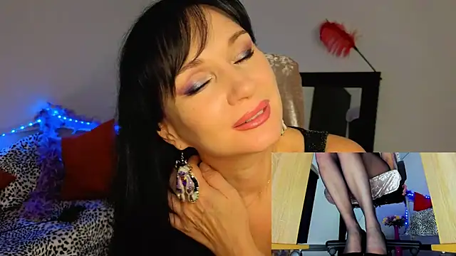 Snapshot of Sofia_Ford chatting on November 3, 2025, 1:37 pm Sofia Ford online show from November 3, 2025, 1:37 pm