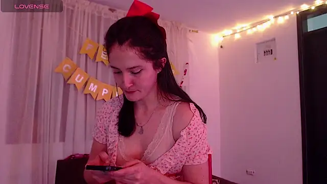 Snapshot of AlissonnFoxx chatting on February 21, 2025, 1:55 am AlissonnFoxx online show from February 21, 2025, 1:55 am