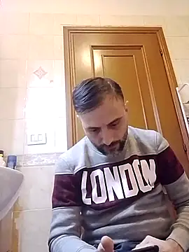 Snapshot of coppiasenzacensura chatting on November 28, 2025, 3:34 pm coppiasenzacensura online show from November 28, 2025, 3:34 pm