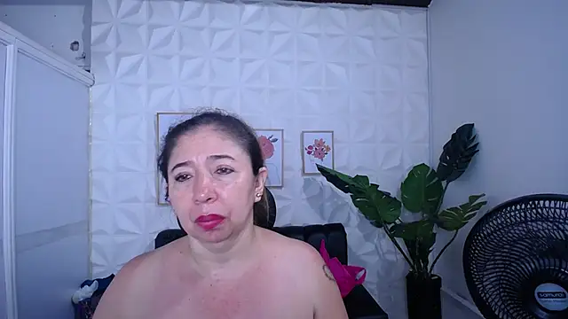 Snapshot of Valentinaa_mature chatting on November 29, 2025, 2:01 am Valentinaa mature online show from November 29, 2025, 2:01 am