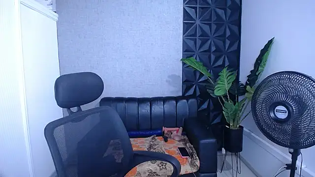 Valentinaa mature online show from March 25, 2026, 10:19 pm