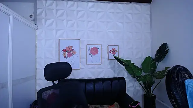 Snapshot of Valentinaa_mature chatting on November 26, 2025, 12:21 am Valentinaa mature online show from November 26, 2025, 12:21 am