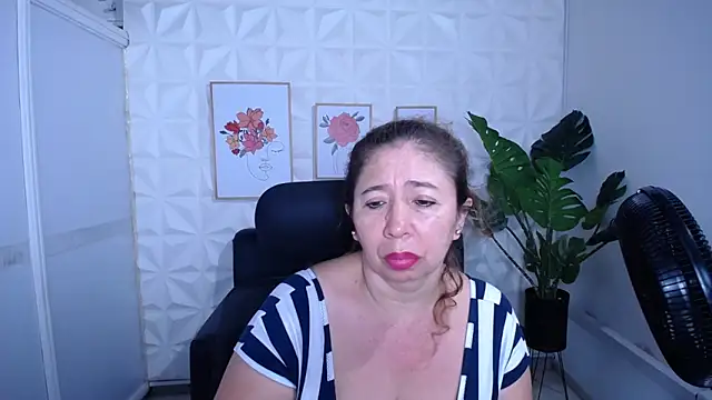 Snapshot of Valentinaa_mature chatting on October 29, 2025, 10:09 pm Valentinaa mature online show from October 29, 2025, 10:09 pm