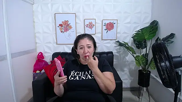 Snapshot of Valentinaa_mature chatting on March 14, 2025, 7:23 pm Valentinaa mature online show from March 14, 2025, 7:23 pm