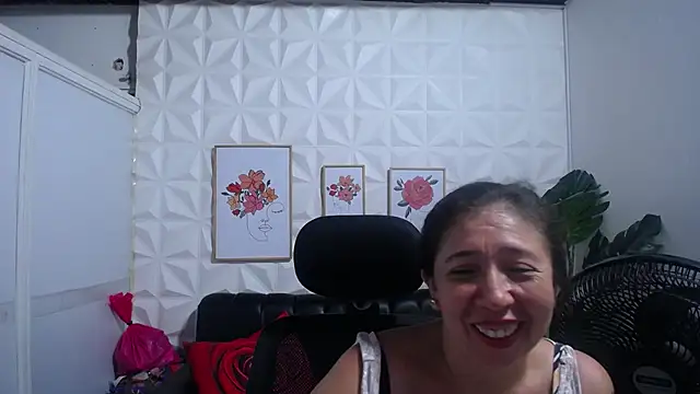 Snapshot of Valentinaa_mature chatting on March 12, 2025, 11:33 pm Valentinaa mature online show from March 12, 2025, 11:33 pm