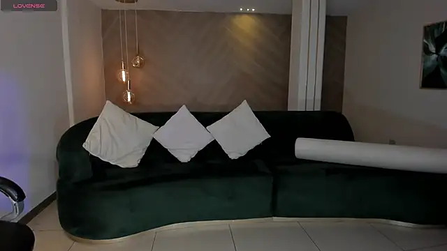 Snapshot of LizzHamilton__ chatting on December 17, 2025, 5:40 pm LizzHamilton online show from December 17, 2025, 5:40 pm