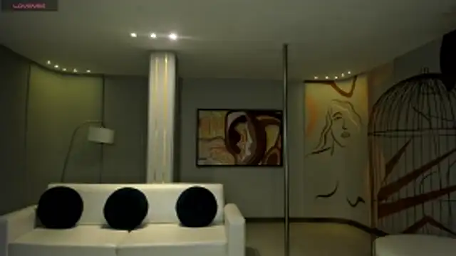 LizzHamilton   online show from November 11, 2025, 9:20 pm