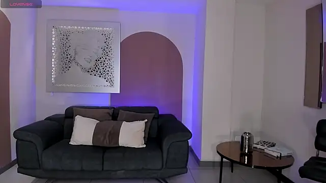 Snapshot of LizzHamilton__ chatting on December 21, 2025, 6:31 pm LizzHamilton online show from December 21, 2025, 6:31 pm