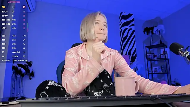 ReiYosimoto online show from February 7, 2026, 5:43 pm