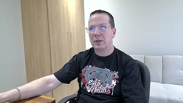 BrettJ81 online show from October 28, 2025, 3:11 pm