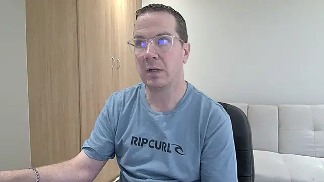 BrettJ81 online show from November 8, 2025, 12:52 pm