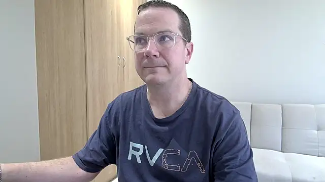 BrettJ81 online show from November 9, 2025, 12:53 pm