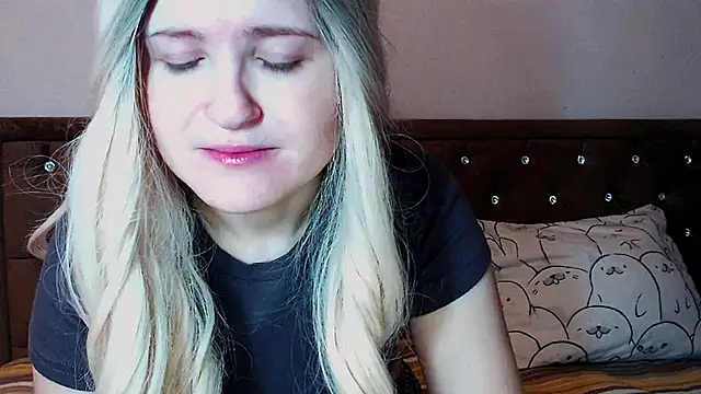 Sara4uu online show from December 3, 2025, 10:20 pm