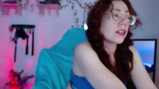 Snapshot of Eve_Blue77 chatting on November 13, 2025, 12:47 am Eve Blue77 online show from November 13, 2025, 12:47 am