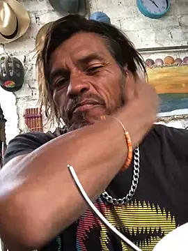 Snapshot of kvr27 chatting on December 17, 2025, 9:42 pm kvr27 online show from December 17, 2025, 9:42 pm