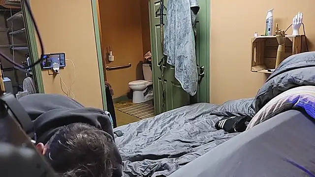 Snapshot of leahcimnikral chatting on December 15, 2025, 5:24 am leahcimnikral online show from December 15, 2025, 5:24 am