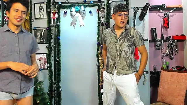 Snapshot of dom2travelersss chatting on December 31, 2024, 4:04 pm dom2travelersss online show from December 31, 2024, 4:04 pm