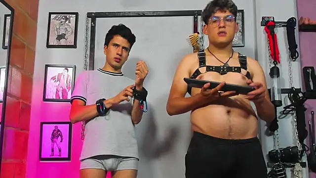 Snapshot of dom2travelersss chatting on February 20, 2025, 4:58 pm dom2travelersss online show from February 20, 2025, 4:58 pm