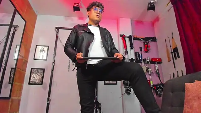 Snapshot of dom2travelersss chatting on March 2, 2025, 6:57 pm dom2travelersss online show from March 2, 2025, 6:57 pm